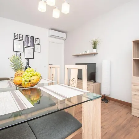 Apartment Cozy Renovated Apartement In Center Of Marbella. *